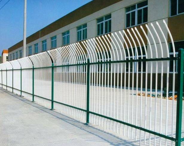 圍網(wǎng)專家阿剛:鋅鋼護(hù)欄都有什么規(guī)格?